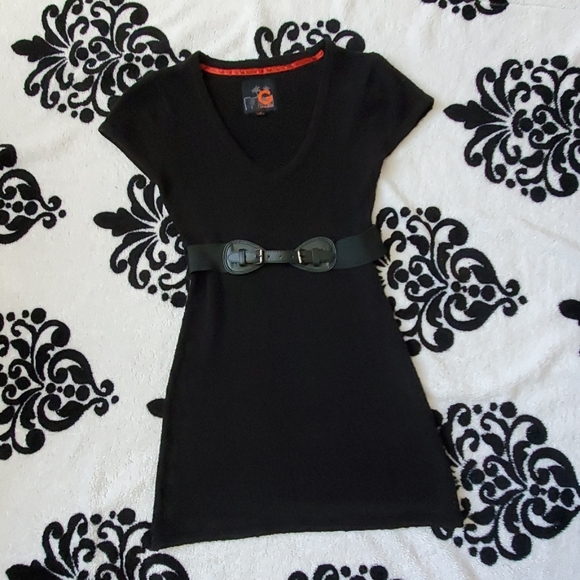 Guess Dresses & Skirts - 💕Little Black Dress from Guess
